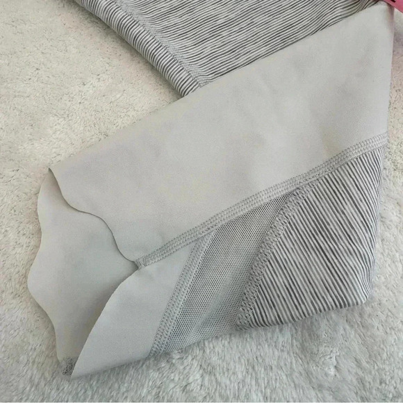 Lululemon Wunder Under High Rise Scalloped Hem Crop 23” size 4 - Picture 10 of 14